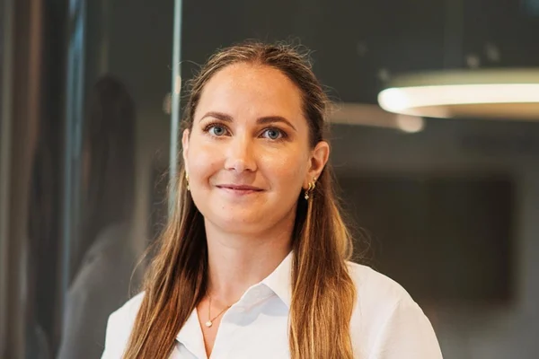 Woman in a white shirt in an office enviroment