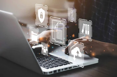 Personal arbetar med informationssäkerhet och cybersäkerhet