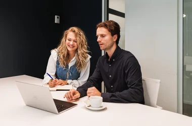Team meeting in office